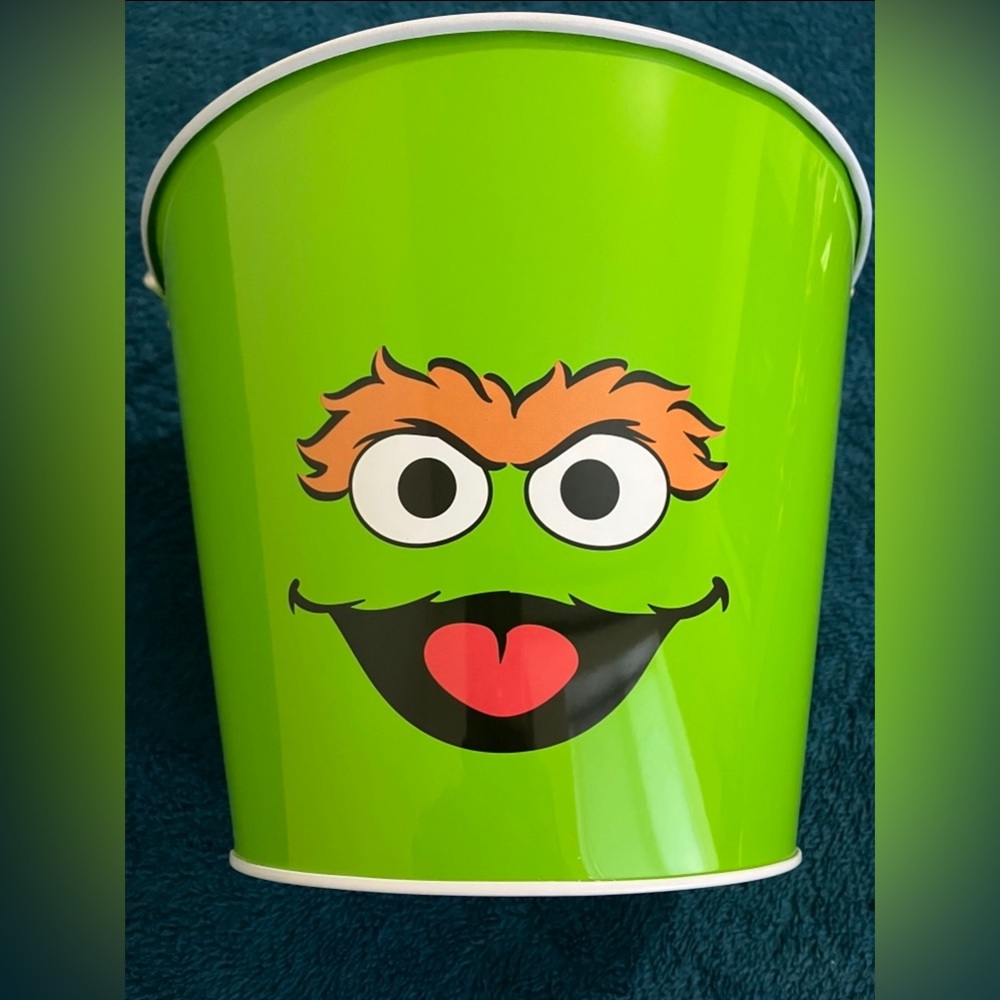 Personal Creations 
Sesame Street Oscar the Grouch metal pail.